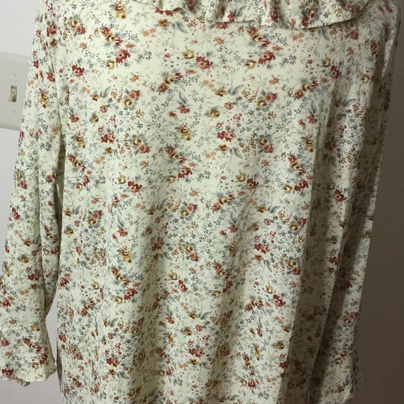 FIORLINI Intl Plus Cream Blouse with Flowers 18/20 - Picture 5 of 8